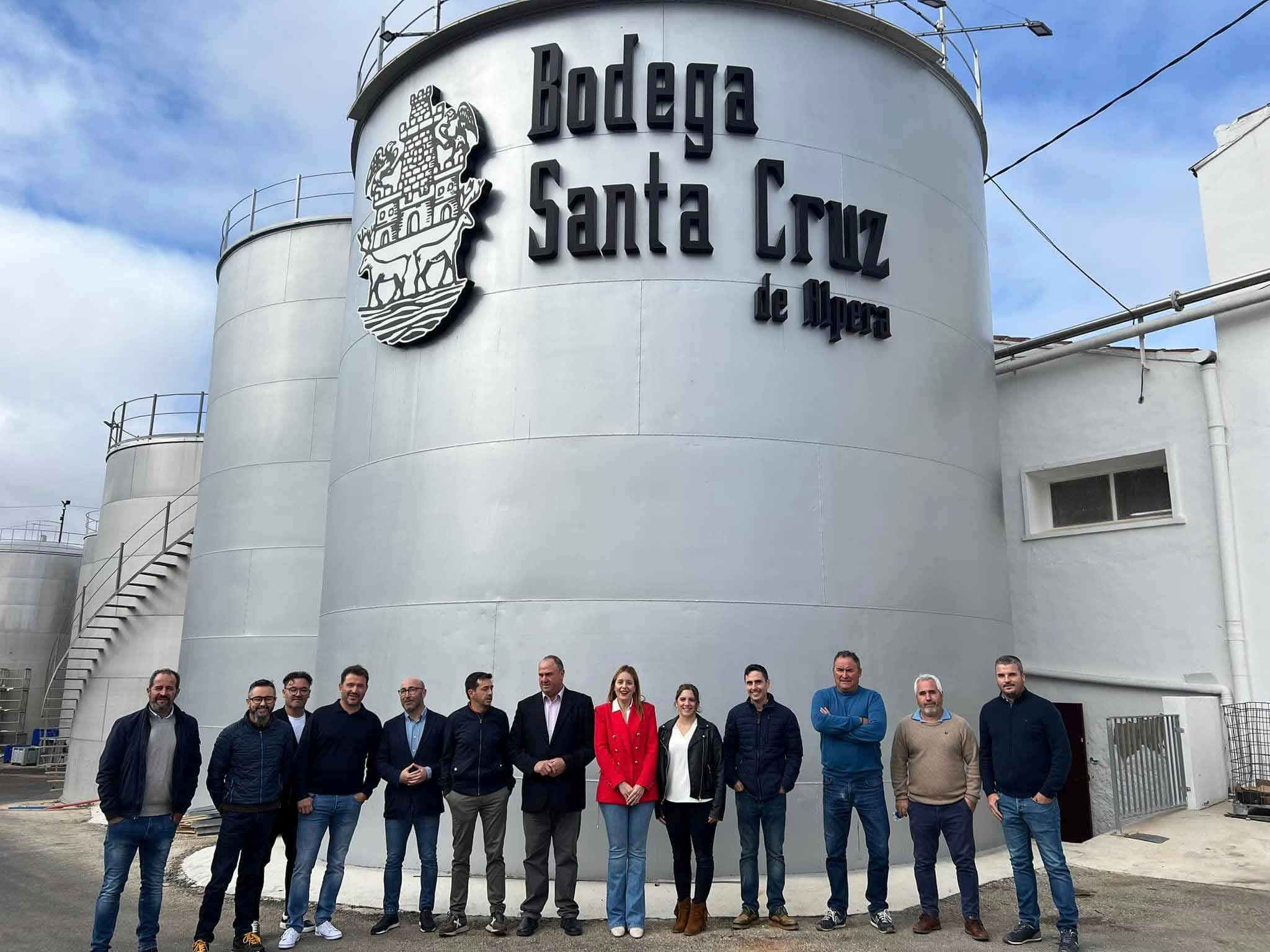 En este momento estás viendo Bodega Santa Cruz de Alpera inaugura las mejoras en sus instalaciones realizadas con el apoyo de los fondos Vinati