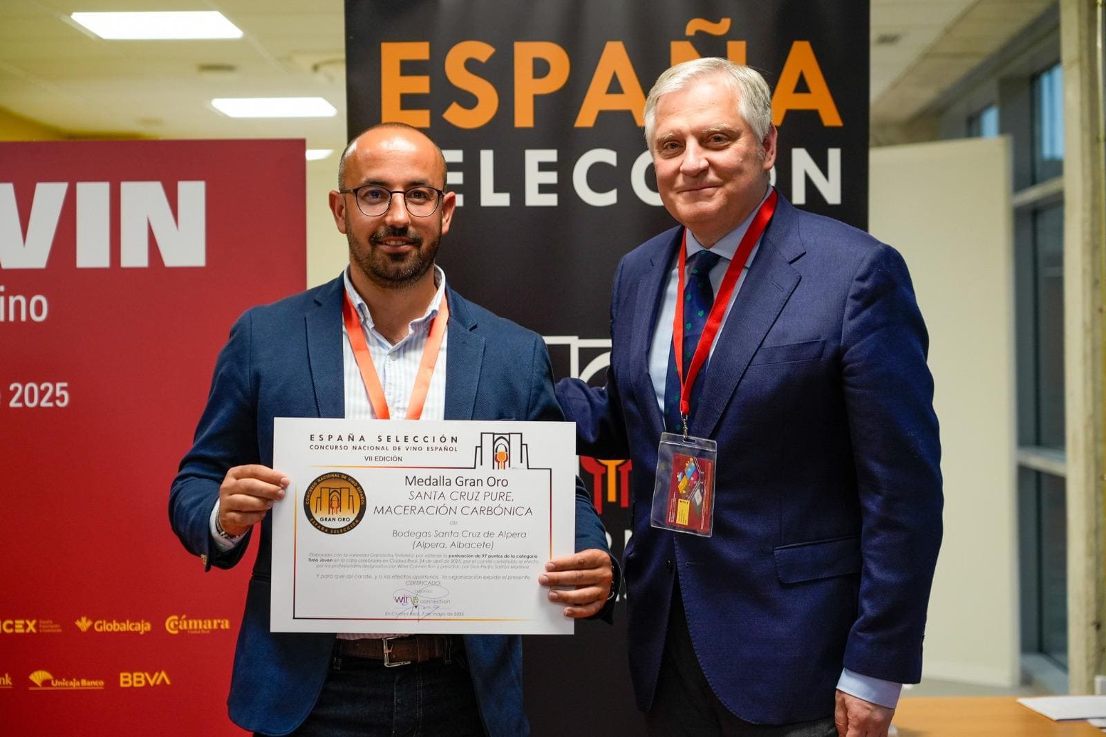 Lee más sobre el artículo Bodega Santa Cruz de Alpera deslumbra en los premios España Selección con cinco reconocimientos