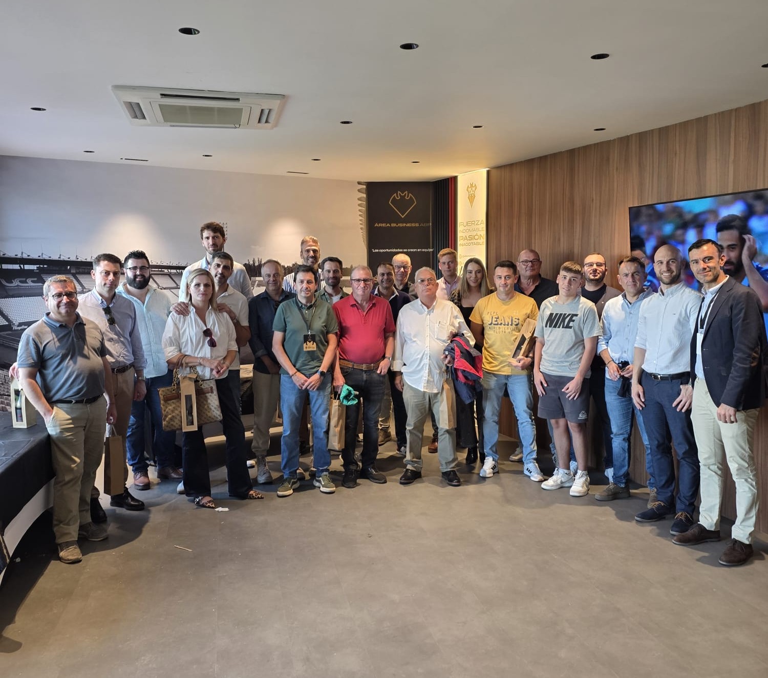 En este momento estás viendo Bodega Santa Cruz de Alpera, firma anfitriona del Área Business del Albacete Balompié en el Carlos Belmonte